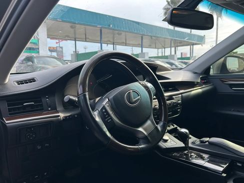 Used 2015 Lexus ES 350 w/ Luxury Package FWD image 3