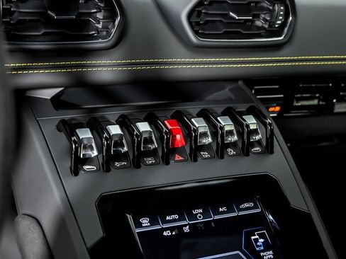 Used 2021 Lamborghini Huracan EVO RWD image 33