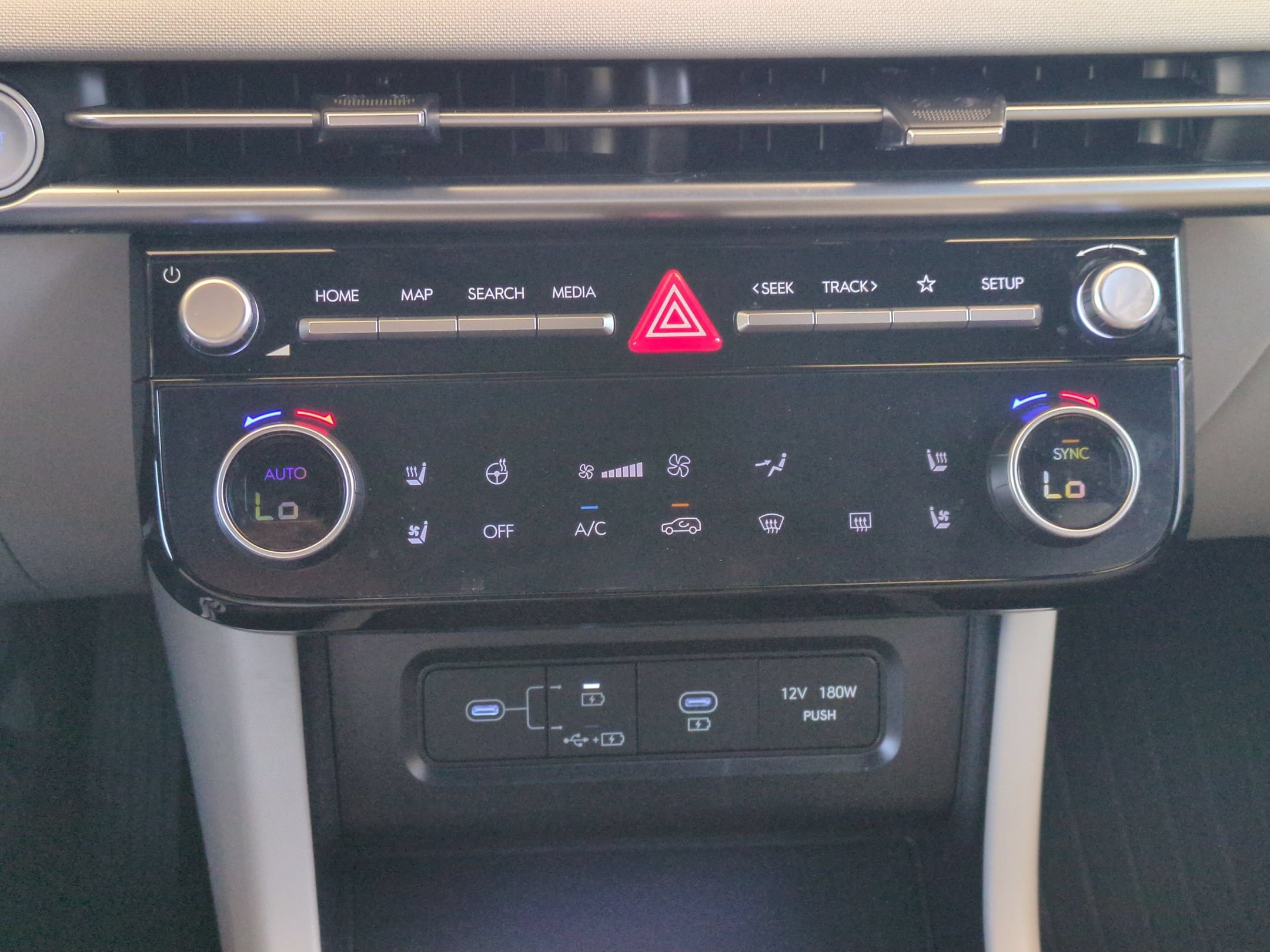 Certified 2025 Hyundai Tucson Limited AWD/4WD image 30