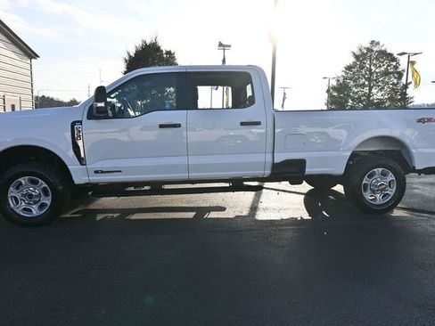 Used 2025 Ford F350 XLT image 4