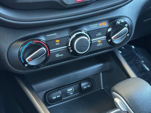 Used 2025 Kia Soul LX w/ LX Technology Package FWD image 20