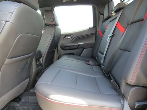 Used 2024 Chevrolet Colorado Z71 w/ Z71 Convenience Package 2 AWD/4WD image 12