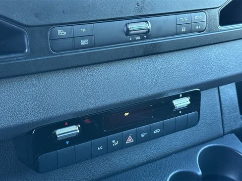 Used 2024 Mercedes-Benz Sprinter 2500 image 18