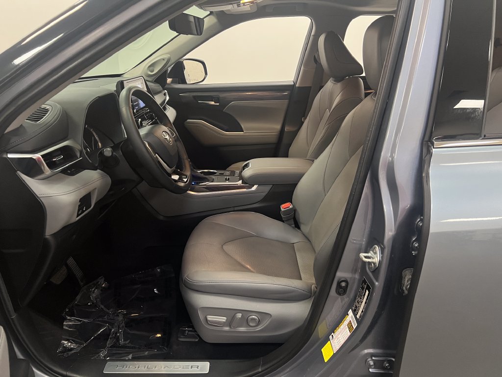 Used 2022 Toyota Highlander Limited FWD image 9