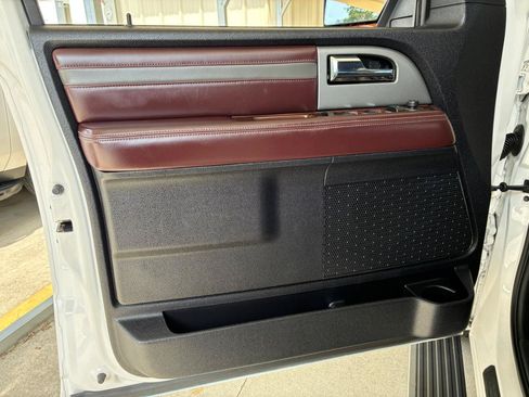 Used 2017 Ford Expedition Platinum RWD image 10