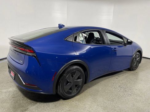 Certified 2025 Toyota Prius LE image 3