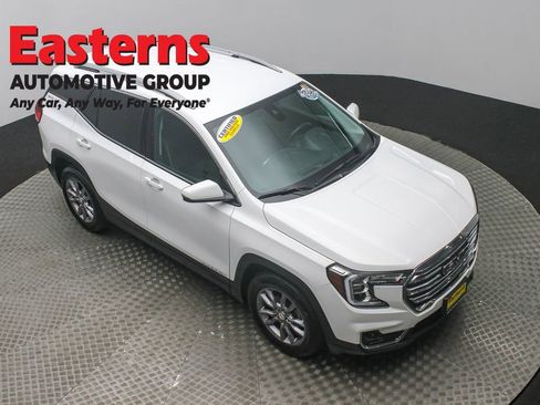Used 2024 GMC Terrain SLT image 3