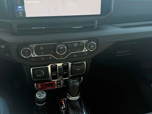 Used 2025 Jeep Wrangler Unlimited Rubicon image 6