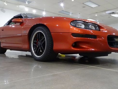 Used 2001 Chevrolet Camaro Z28 w/ SS Performance/Appearance Pkg RWD image 22