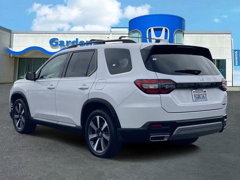 Certified 2023 Honda Pilot Touring image 4