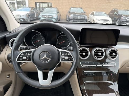 Used 2022 Mercedes-Benz GLC 300 4MATIC image 11