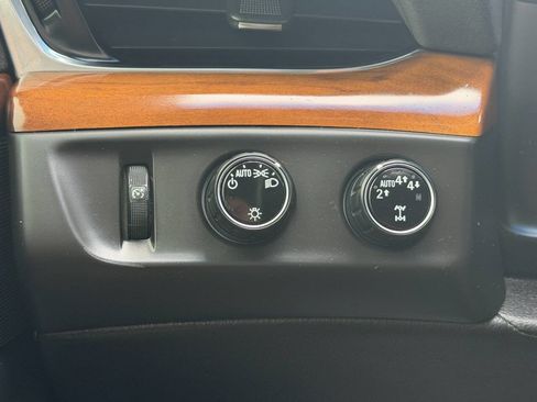 Used 2017 Cadillac Escalade ESV Luxury image 45
