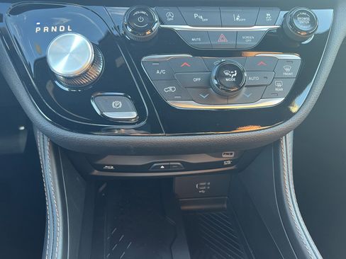 New 2026 Chrysler Pacifica Pinnacle image 26