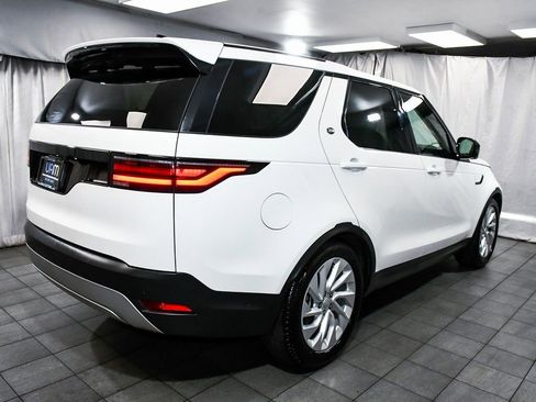 Used 2025 Land Rover Discovery S image 6