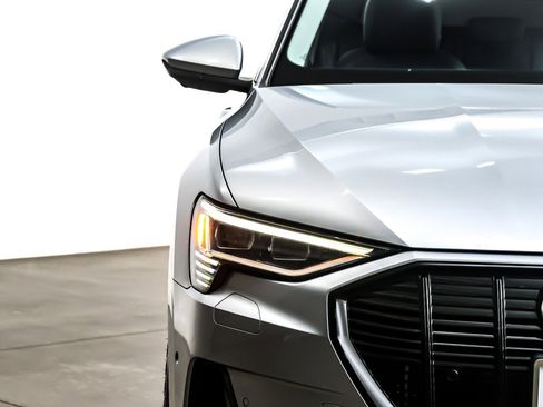 Used 2022 Audi e-tron Premium image 13
