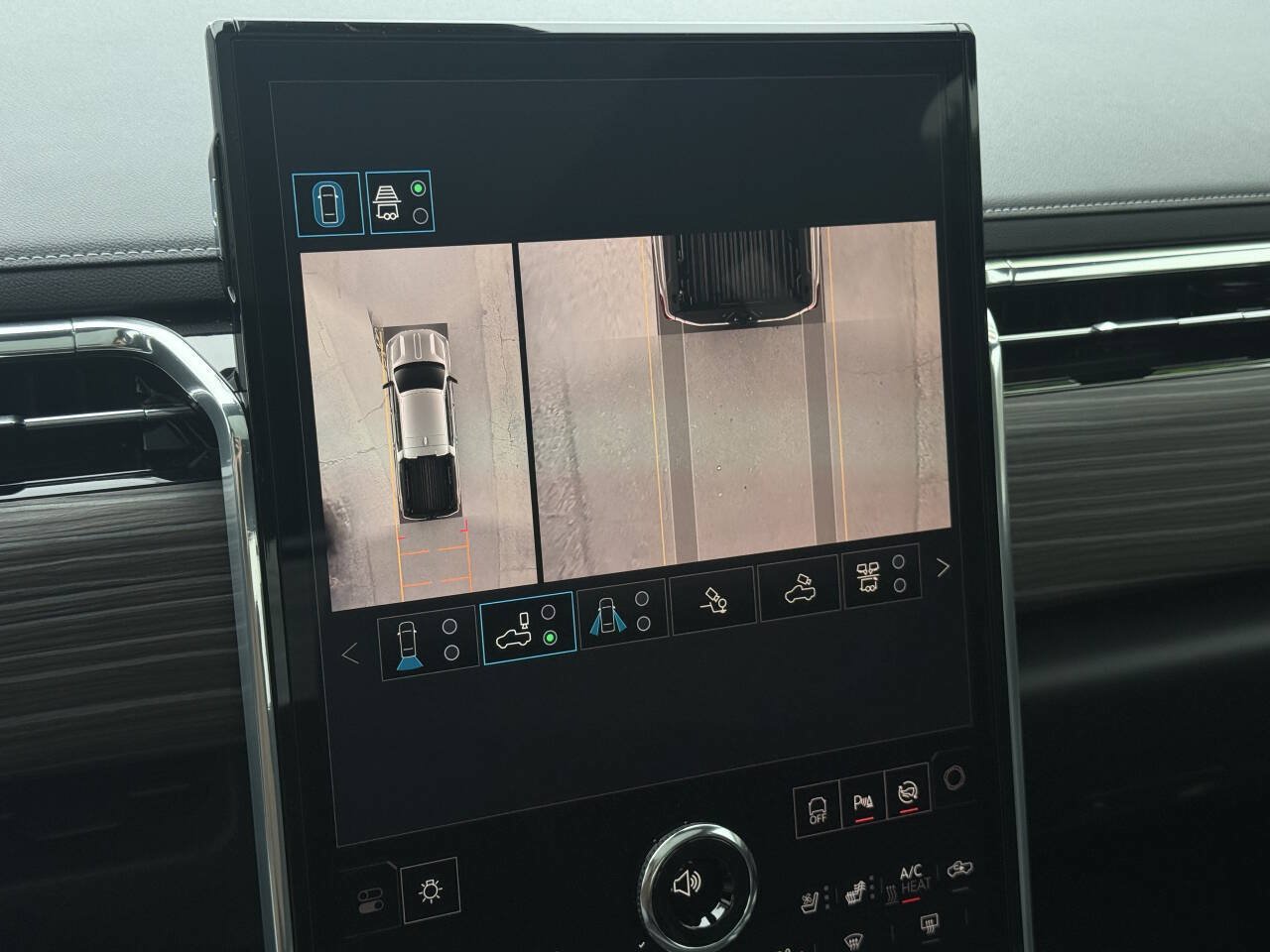 Used 2025 GMC Sierra EV Denali AWD/4WD image 24