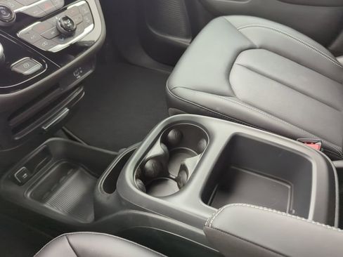 New 2026 Chrysler Pacifica Select FWD image 24
