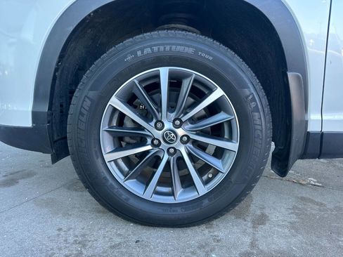 Used 2019 Toyota Highlander XLE image 49