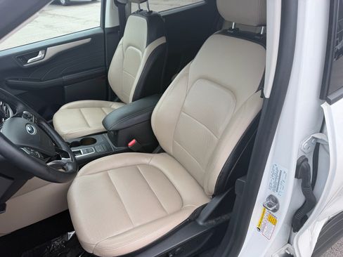 Used 2022 Ford Escape SEL w/ Technology Package AWD/4WD image 22