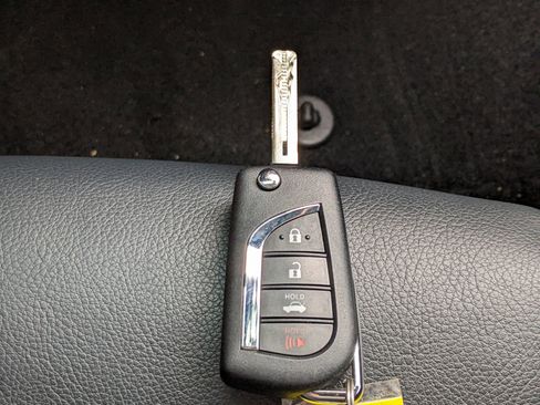 Used 2019 Toyota Camry SE image 25