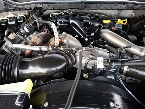 Used 2019 Ford F350 Lariat w/ Chrome Package image 27