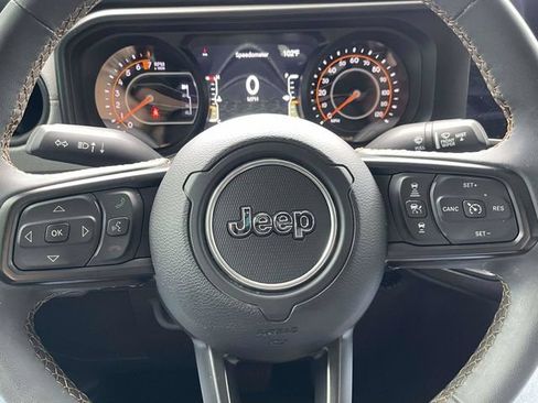 Used 2024 Jeep Gladiator Sport AWD/4WD image 20