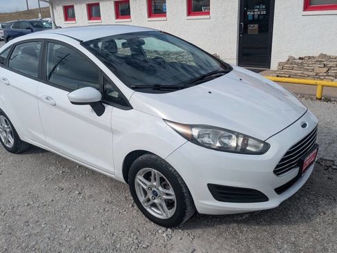 Used 2017 Ford Fiesta SE FWD image 1