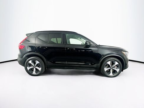Used 2024 Volvo XC40 B5 Core image 10