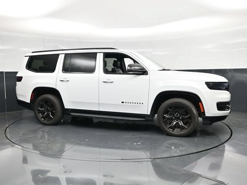 Used 2024 Jeep Wagoneer Series II AWD/4WD image 3