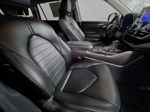 Used 2023 Toyota Highlander XLE image 31