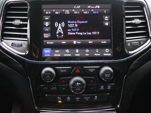 Used 2022 Jeep Grand Cherokee Laredo X image 16