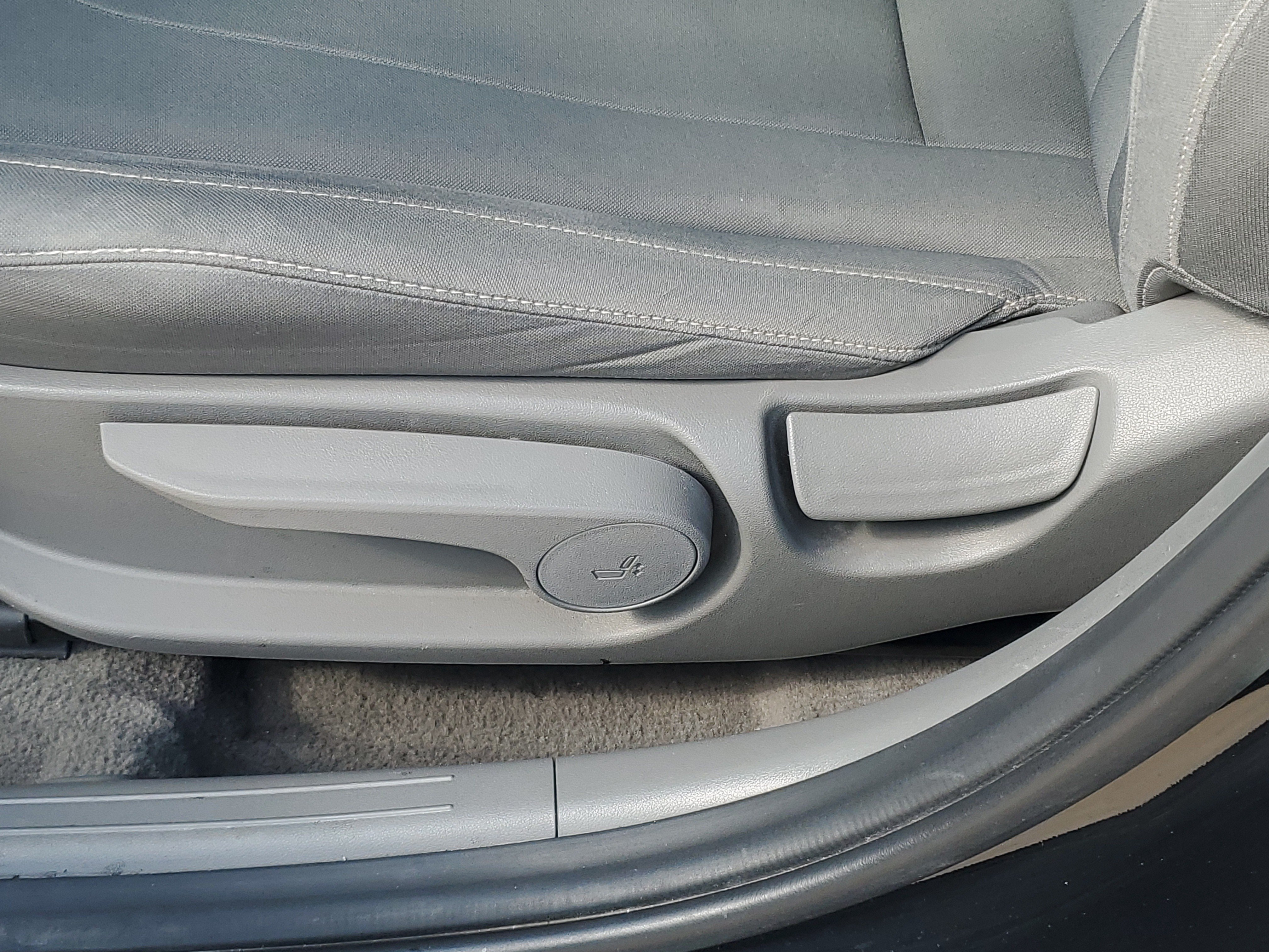 Used 2025 Hyundai Elantra SEL FWD image 13