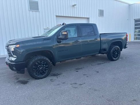 Used 2025 Chevrolet Silverado 3500 LT w/ Trail Boss Package AWD/4WD image 2