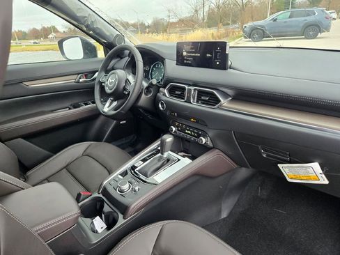 New 2025 MAZDA CX-5 Signature image 6