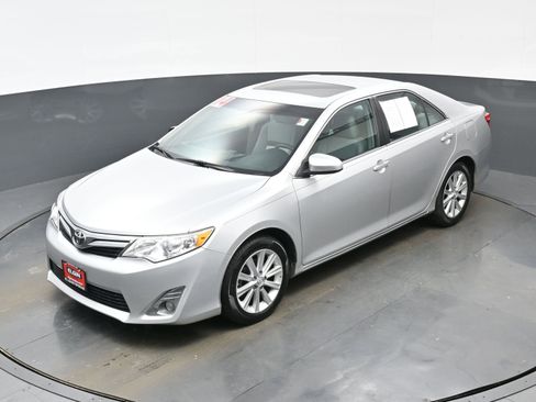 Used 2014 Toyota Camry XLE image 33