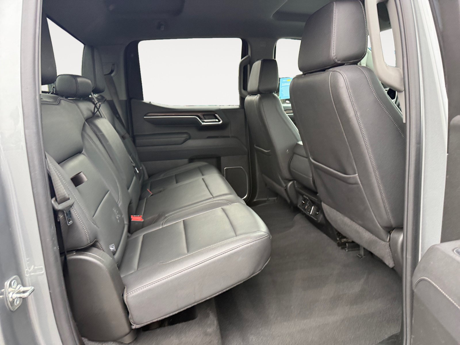 Used 2025 GMC Sierra 1500 SLT AWD/4WD image 18