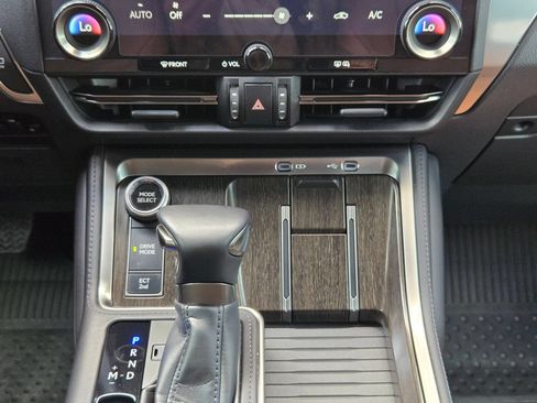 Used 2025 Lexus GX 550 w/ Cold Area Package AWD/4WD image 18