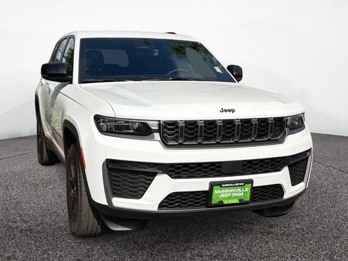 New 2026 Jeep Grand Cherokee Altitude AWD/4WD image 7