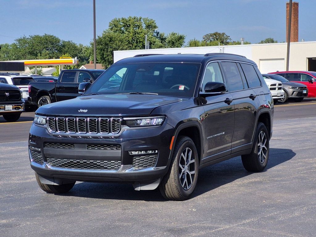 Used 2024 Jeep Grand Cherokee L Limited AWD/4WD image 3