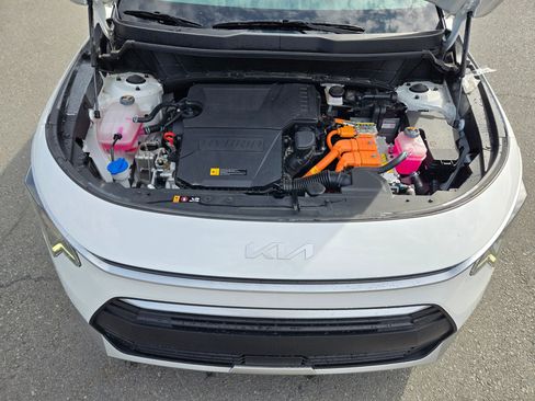Used 2024 Kia Niro EX image 19