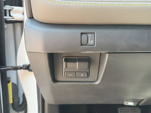 Used 2024 Chevrolet Colorado ZR2 AWD/4WD image 10