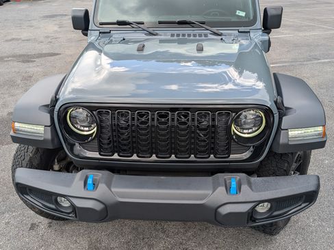 Used 2024 Jeep Wrangler Unlimited AWD/4WD image 12