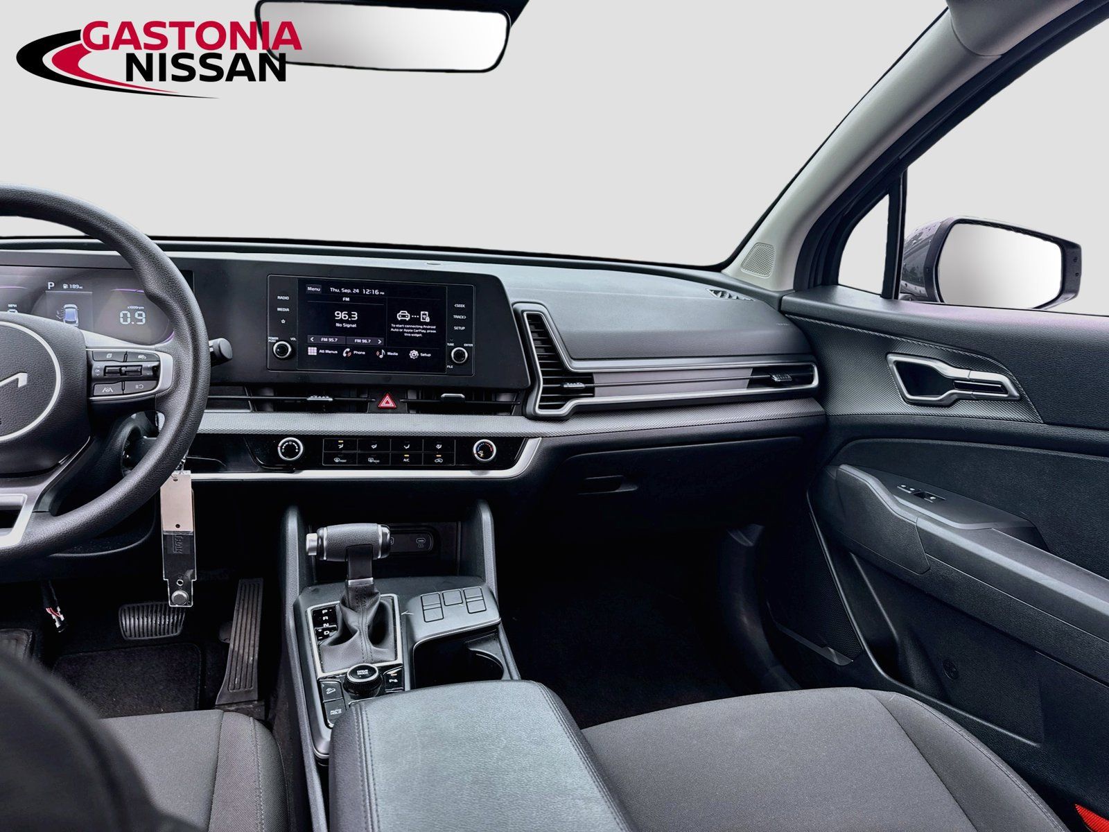Used 2025 Kia Sportage LX FWD image 30