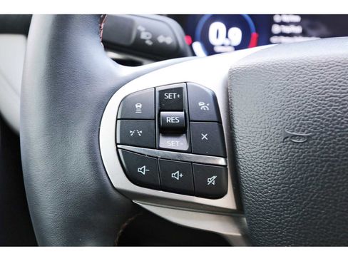 Used 2025 Ford Explorer Active w/ Active Comfort Package image 16