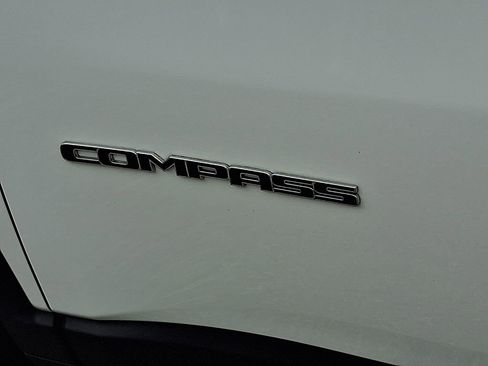 Used 2022 Jeep Compass Latitude AWD/4WD image 28