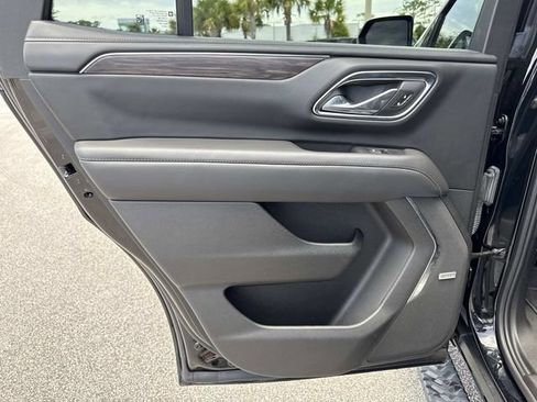Used 2023 Chevrolet Tahoe Z71 w/ Luxury Package AWD/4WD image 9