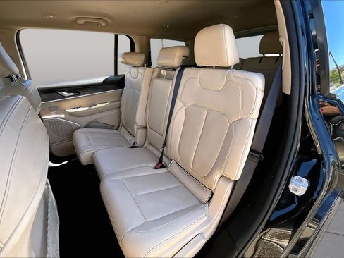 Used 2022 Jeep Grand Cherokee L Limited AWD/4WD image 21