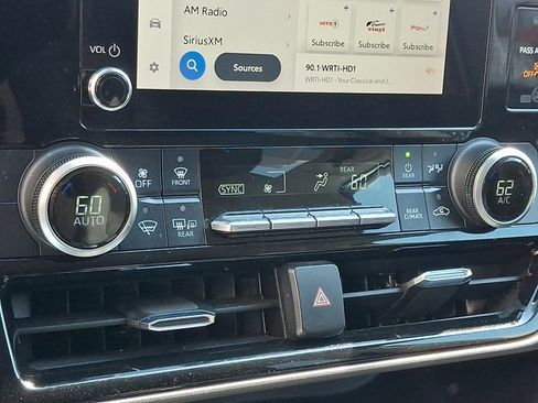 Used 2023 Toyota Highlander LE image 17