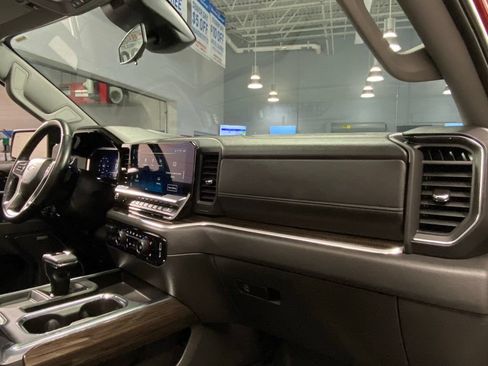 Used 2025 Chevrolet Silverado 1500 LT Trail Boss w/ Convenience Package II AWD/4WD image 35