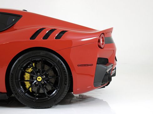 Used 2017 Ferrari F12tdf RWD image 5